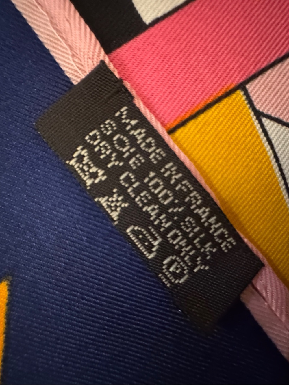 Designer-style 90cm Silk Blue Pink Geometric Horse Art Scarf Print-New - Picture 4 of 4